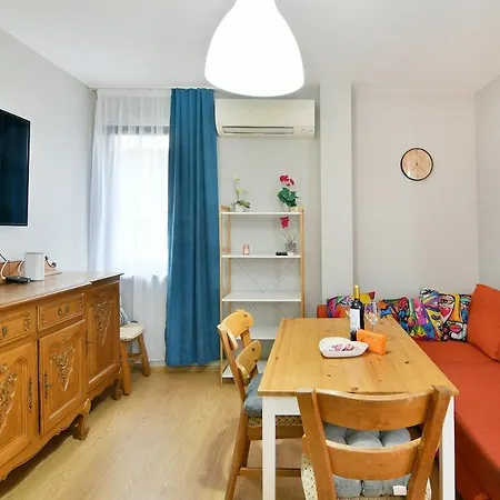 Cozy Charm Free Parking فارنا